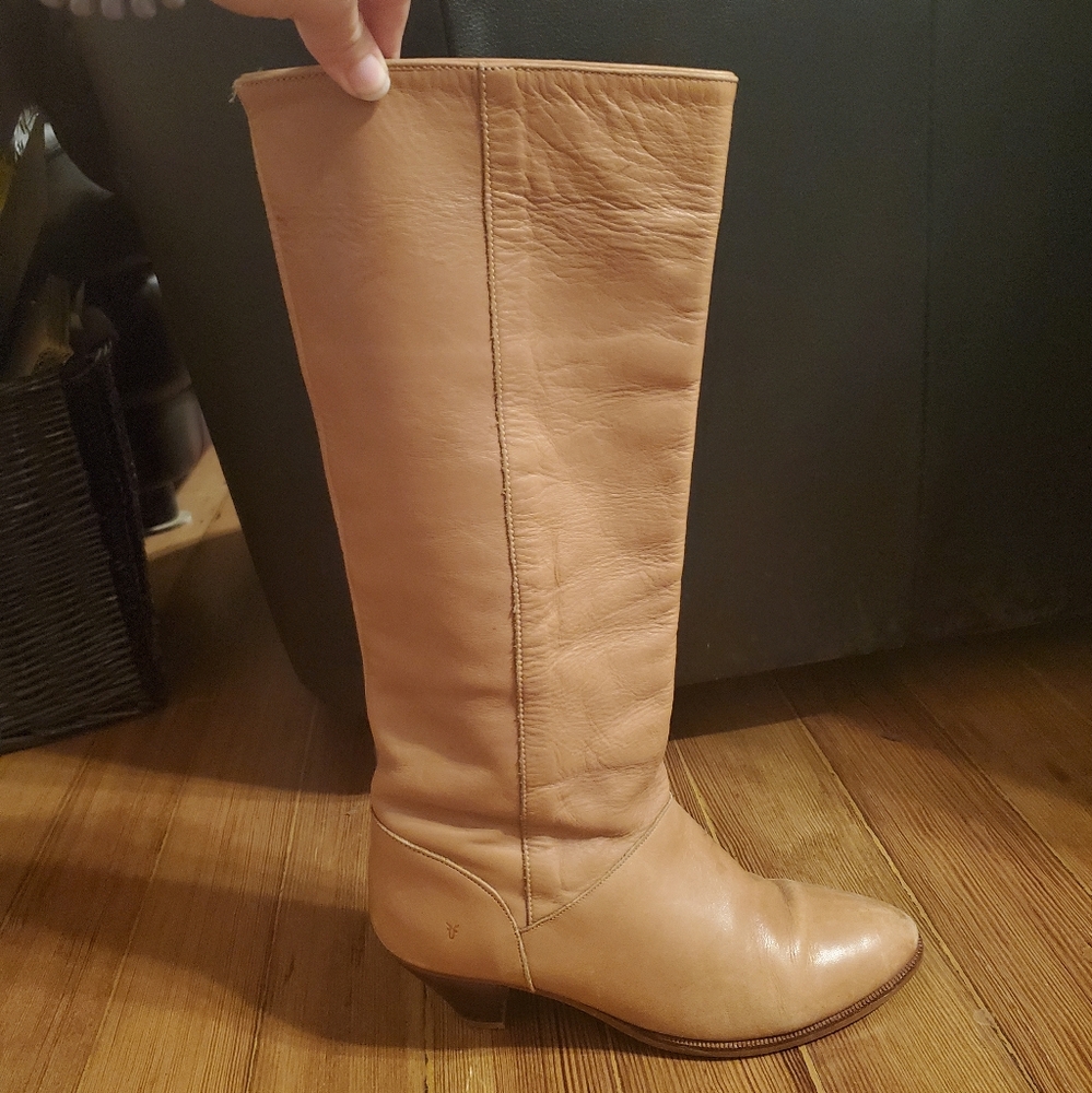 SINGLE RIGHT BOOT ONLY Frye Vintage Size 8M Tan Underknee Kitten Heel